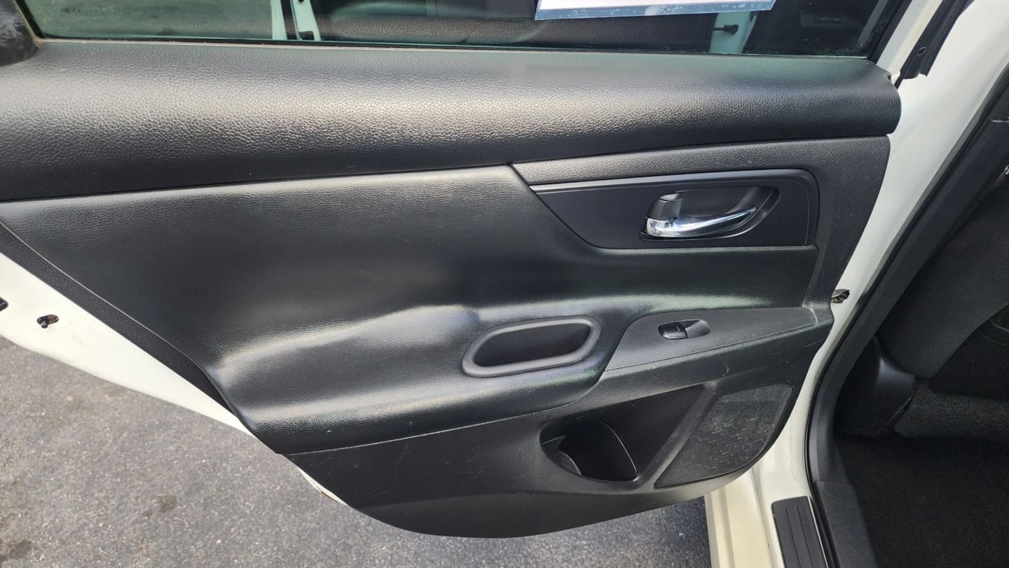 Photo 21 of this Nissan Altima
