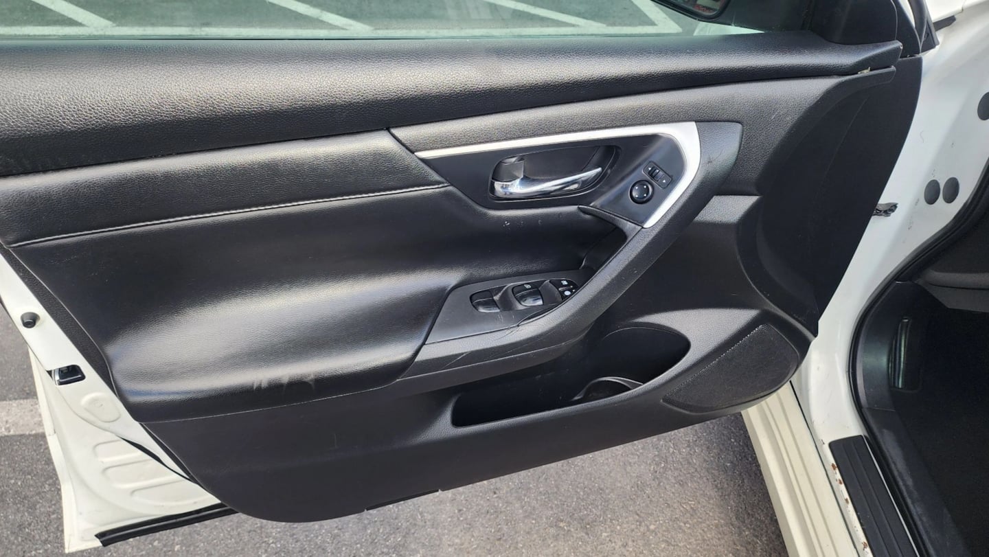 Photo 22 of this Nissan Altima