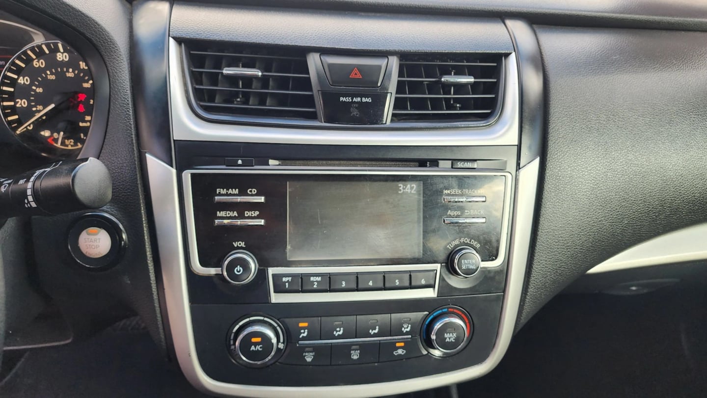 Photo 25 of this Nissan Altima