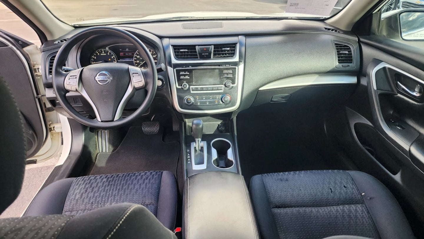 Photo 33 of this Nissan Altima