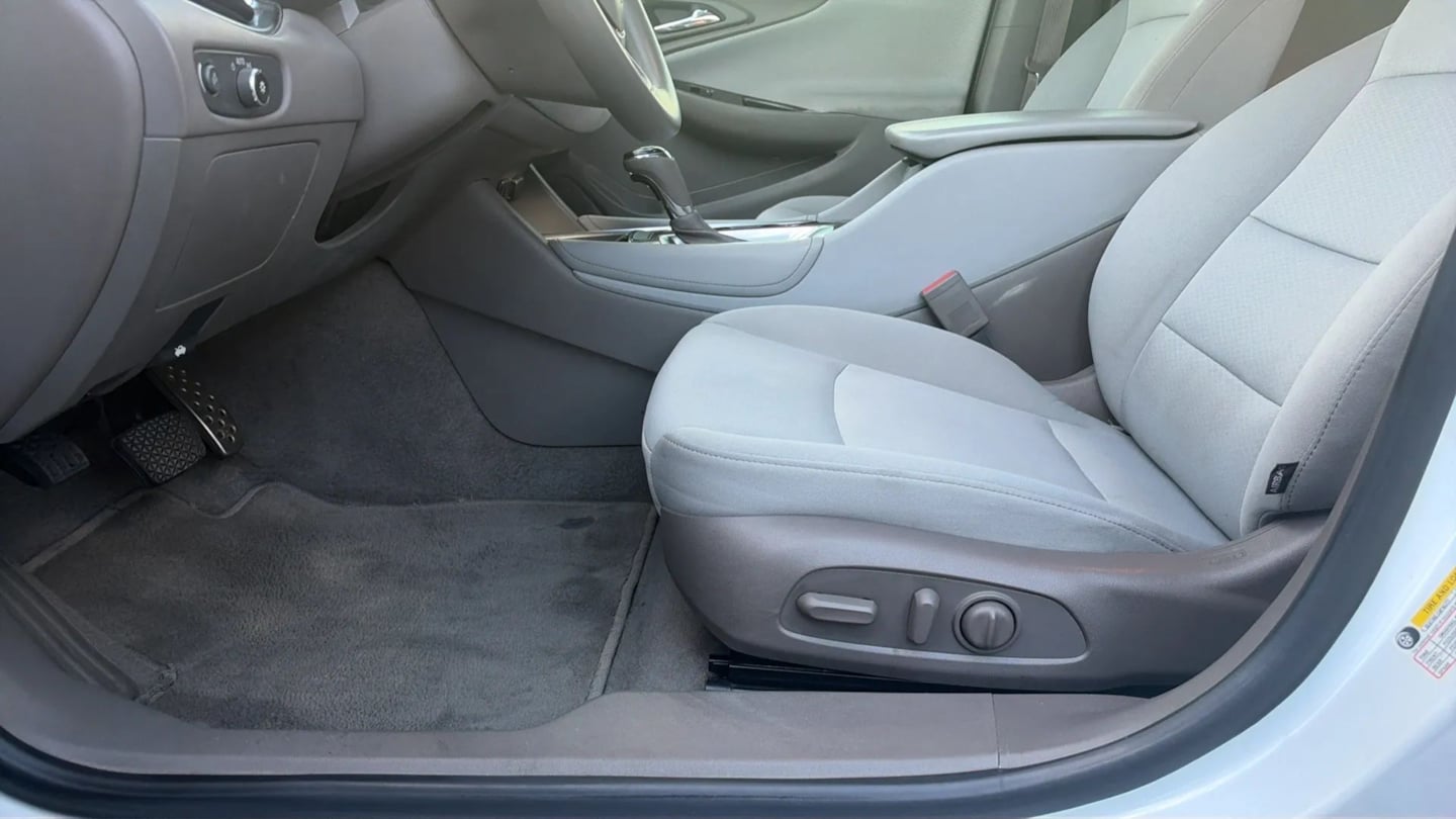 Photo 14 of this Chevrolet Malibu