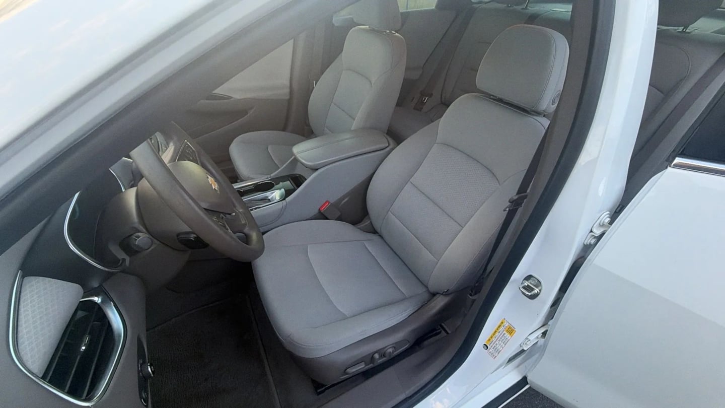 Photo 15 of this Chevrolet Malibu