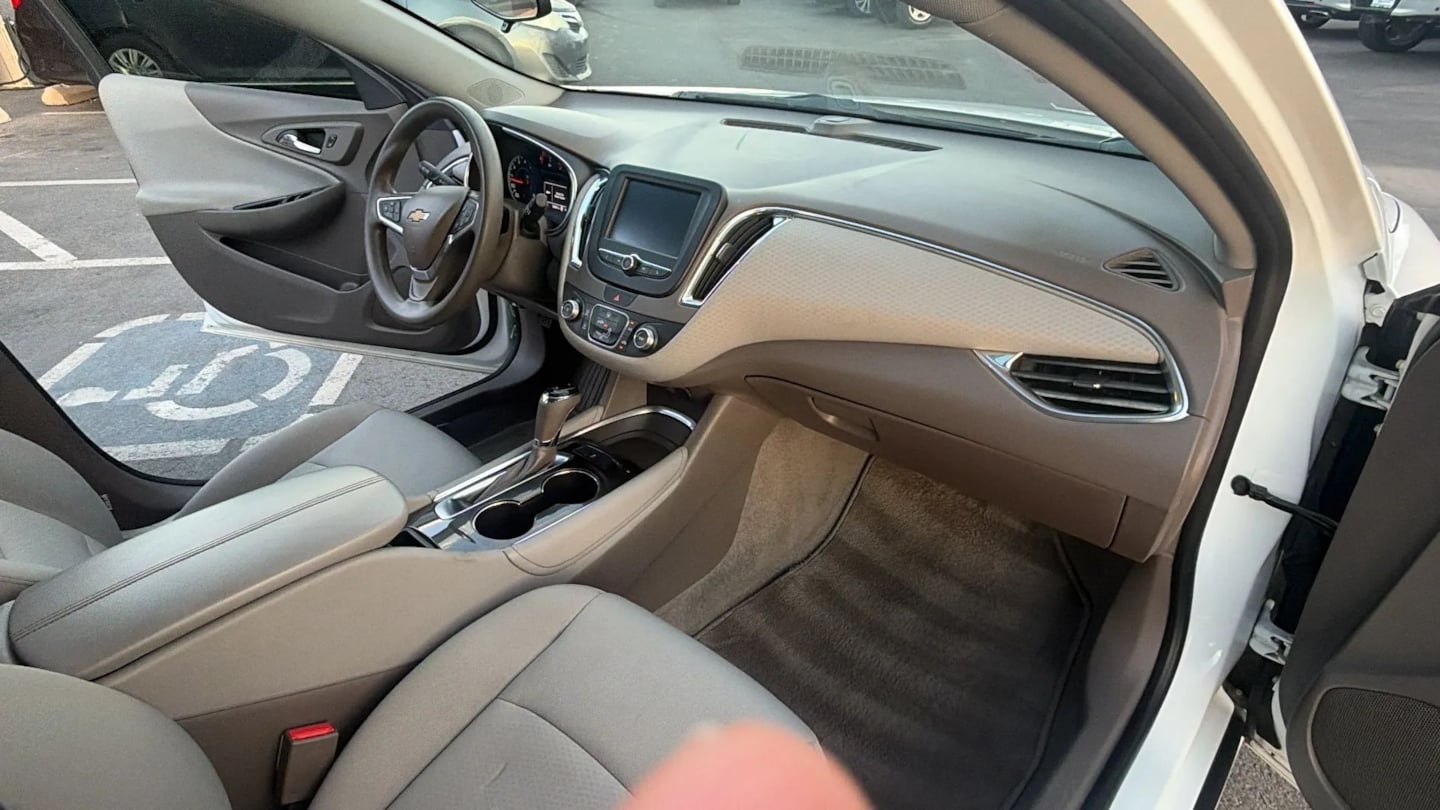 Photo 16 of this Chevrolet Malibu