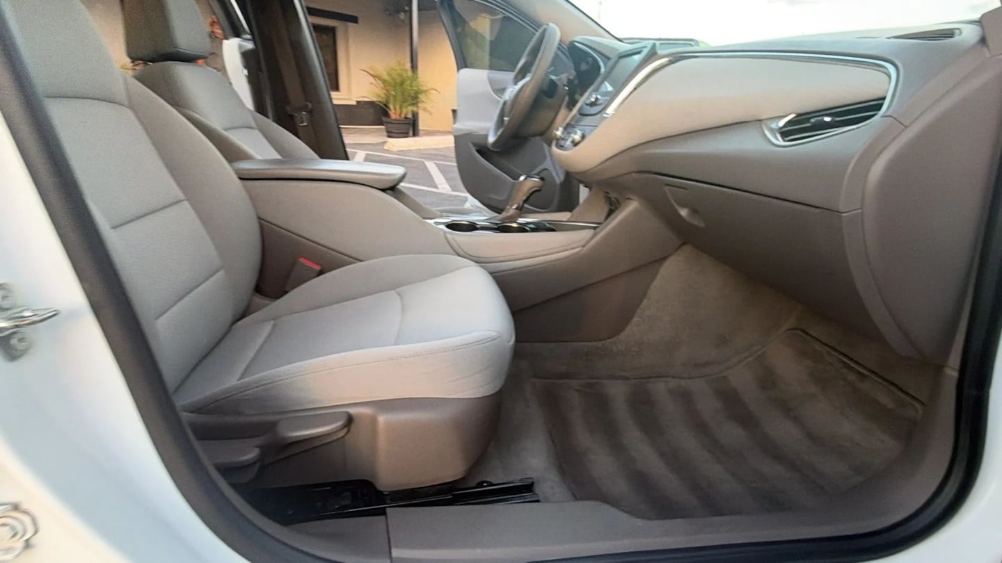 Photo 18 of this Chevrolet Malibu