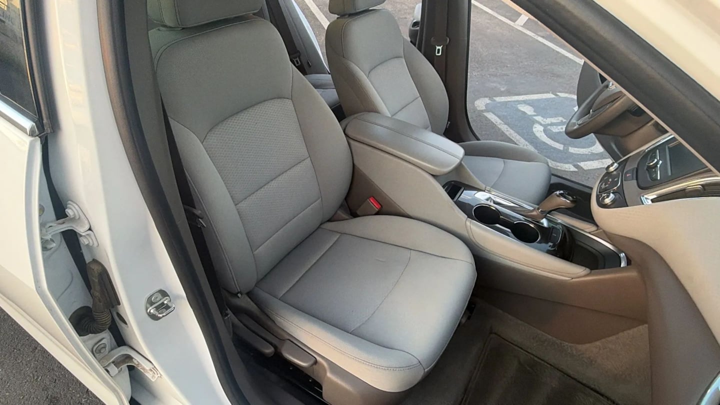Photo 19 of this Chevrolet Malibu