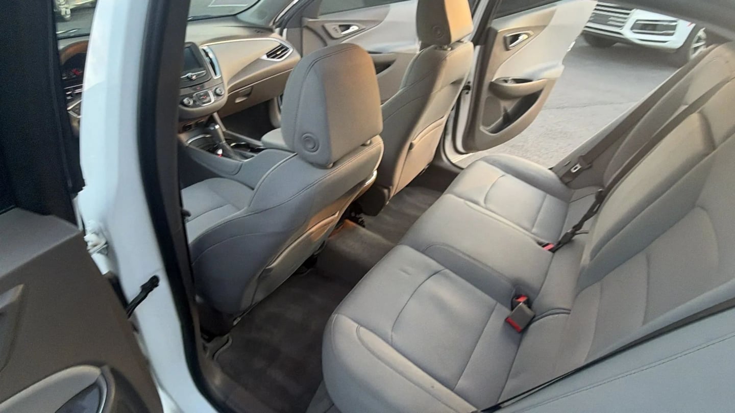 Photo 23 of this Chevrolet Malibu
