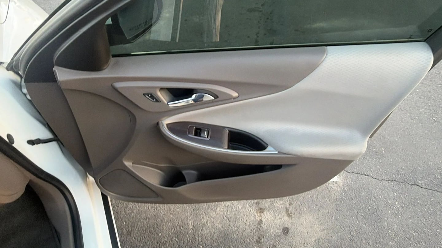 Photo 37 of this Chevrolet Malibu