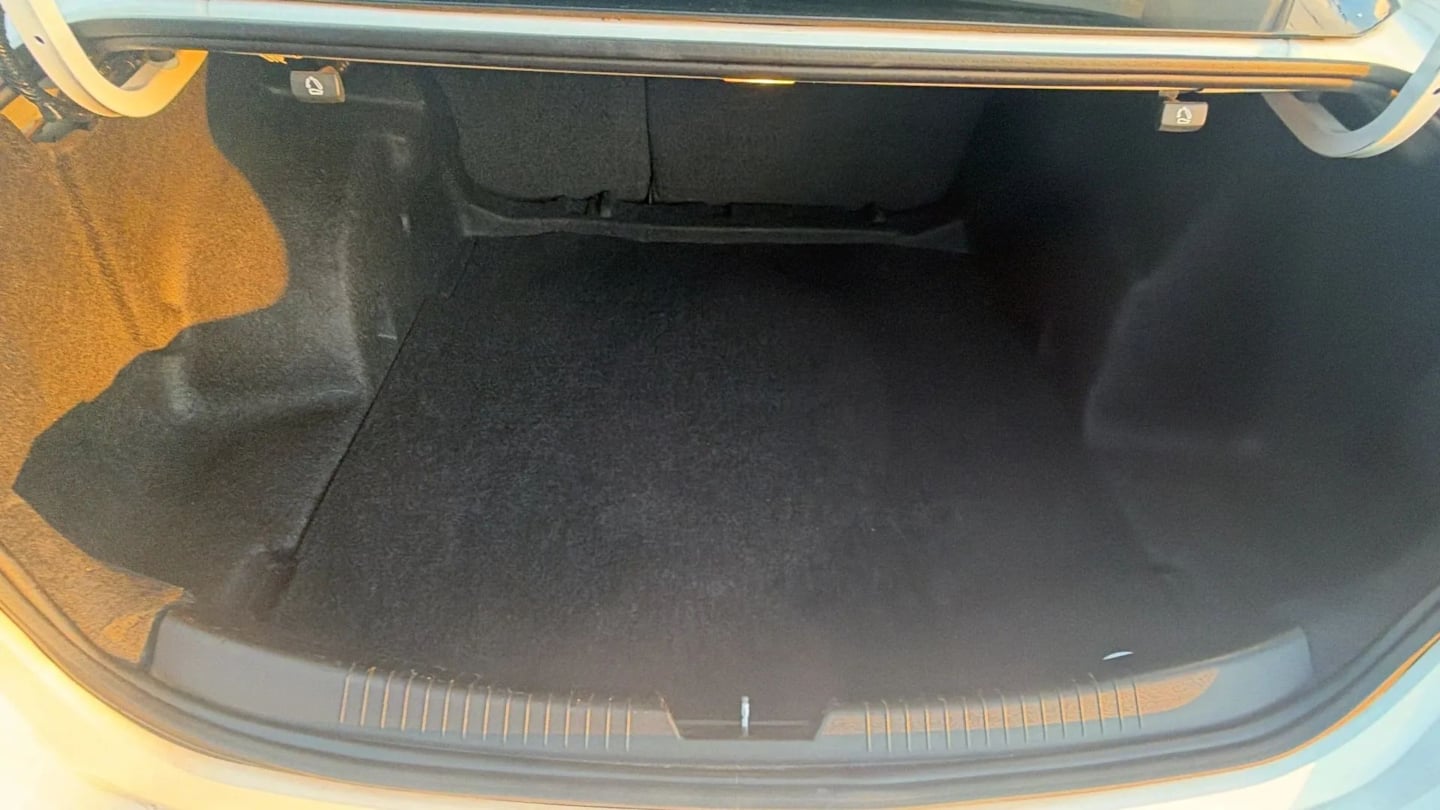 Photo 38 of this Chevrolet Malibu