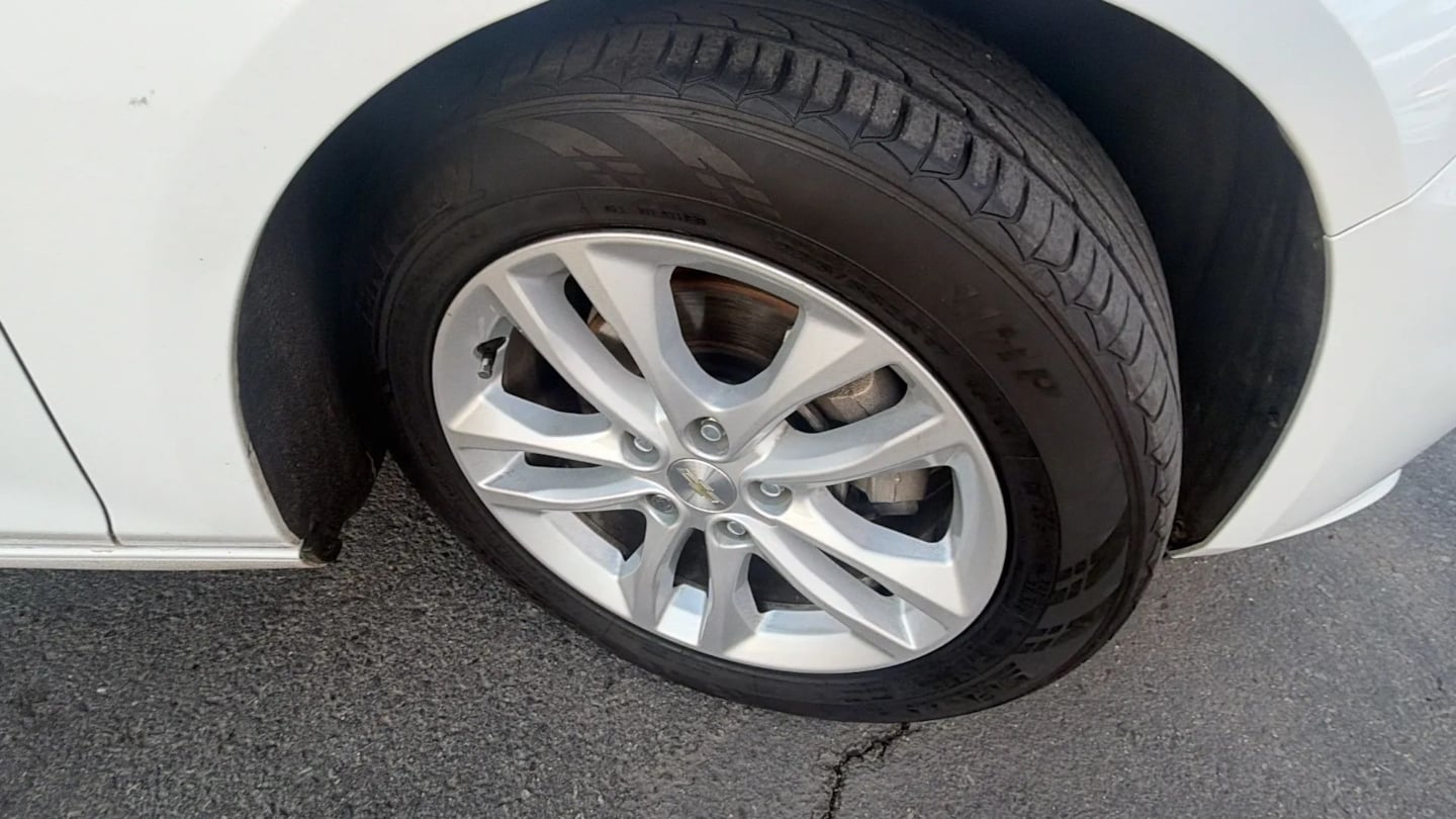 Photo 43 of this Chevrolet Malibu