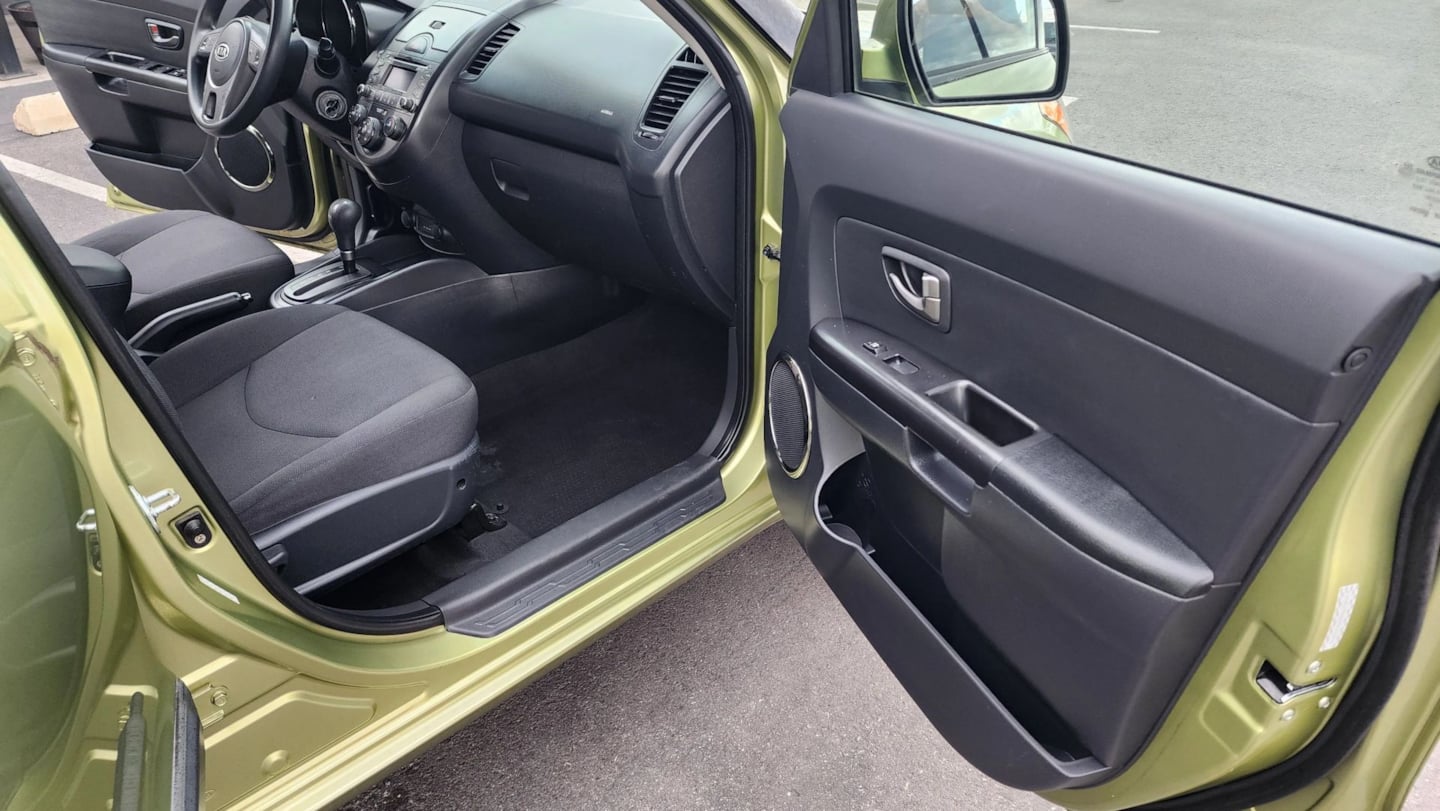Photo 16 of this Kia Soul