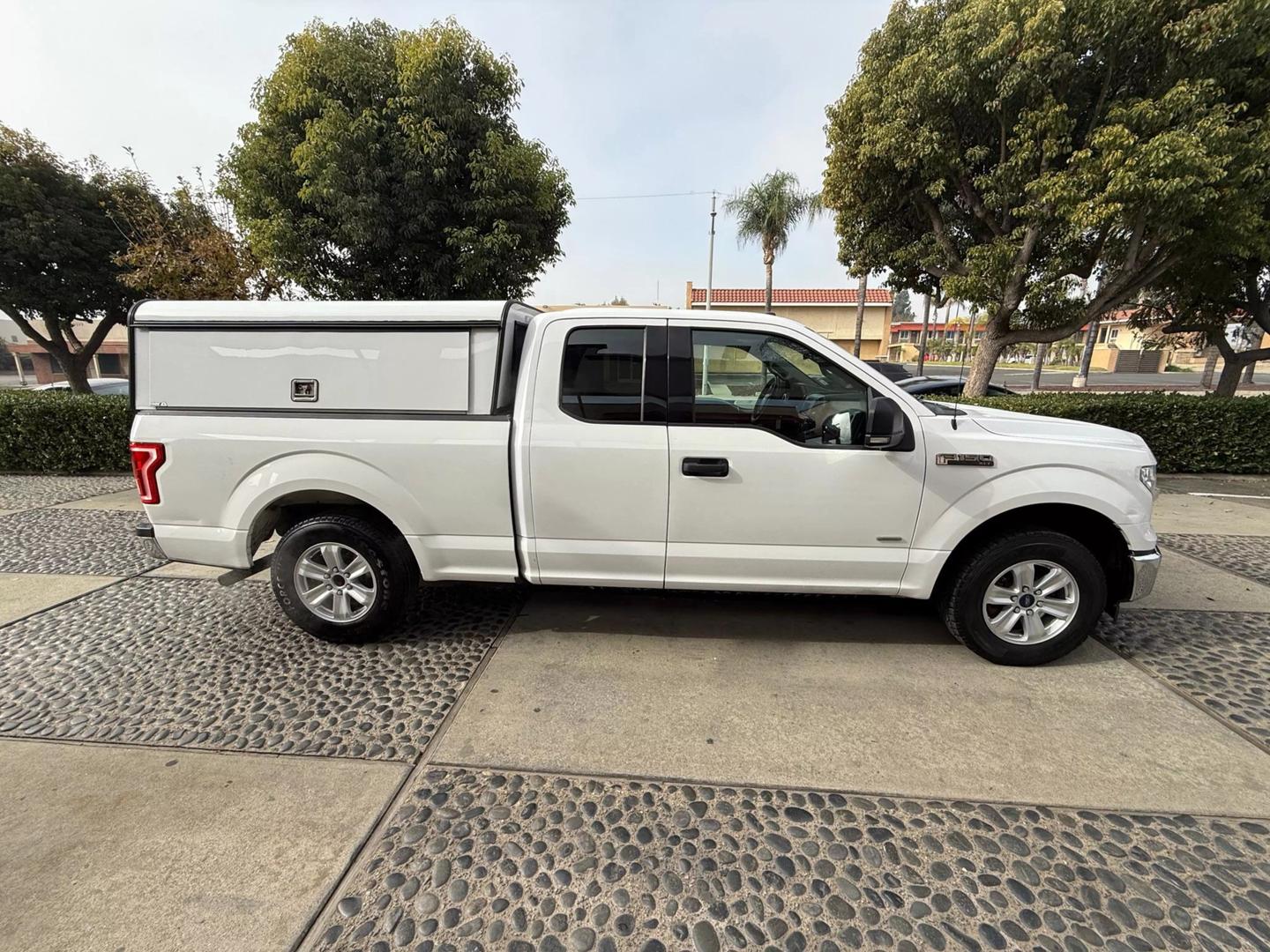 2017 Ford F-150 XLT photo 4