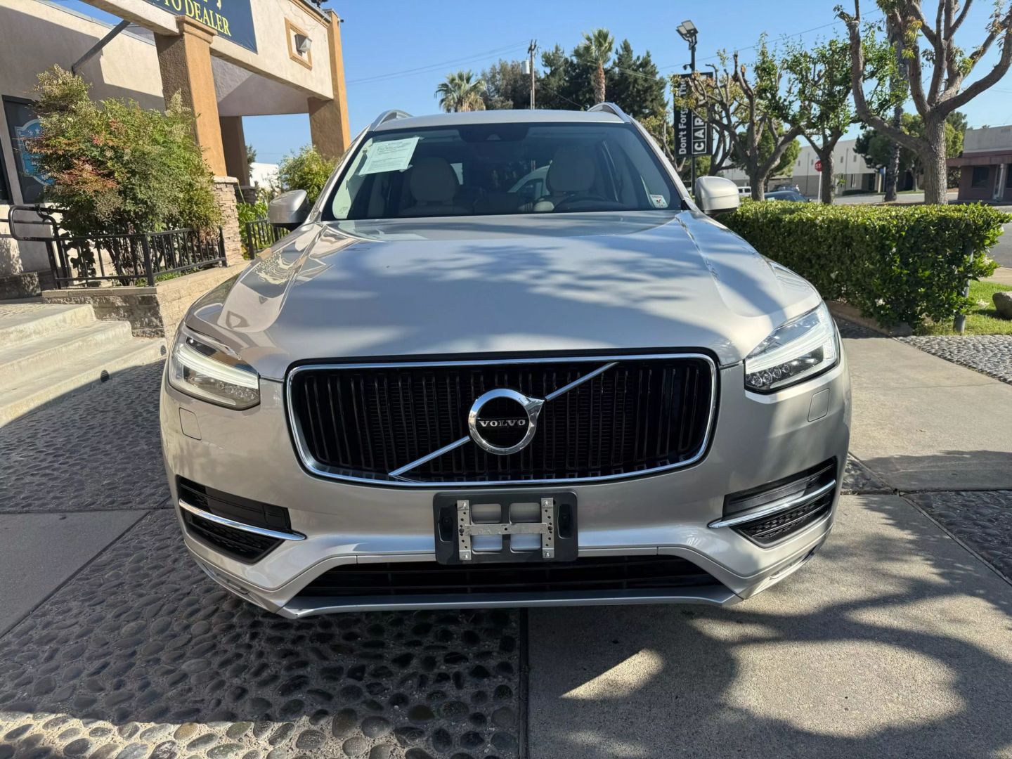 2016 Volvo XC90 T5 Momentum photo 2