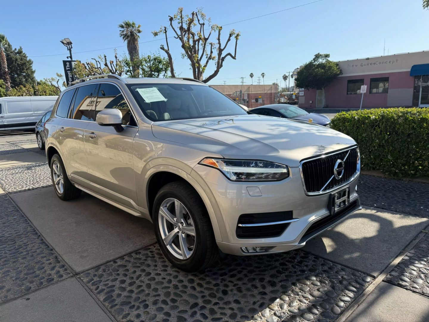 2016 Volvo XC90 T5 Momentum photo 3