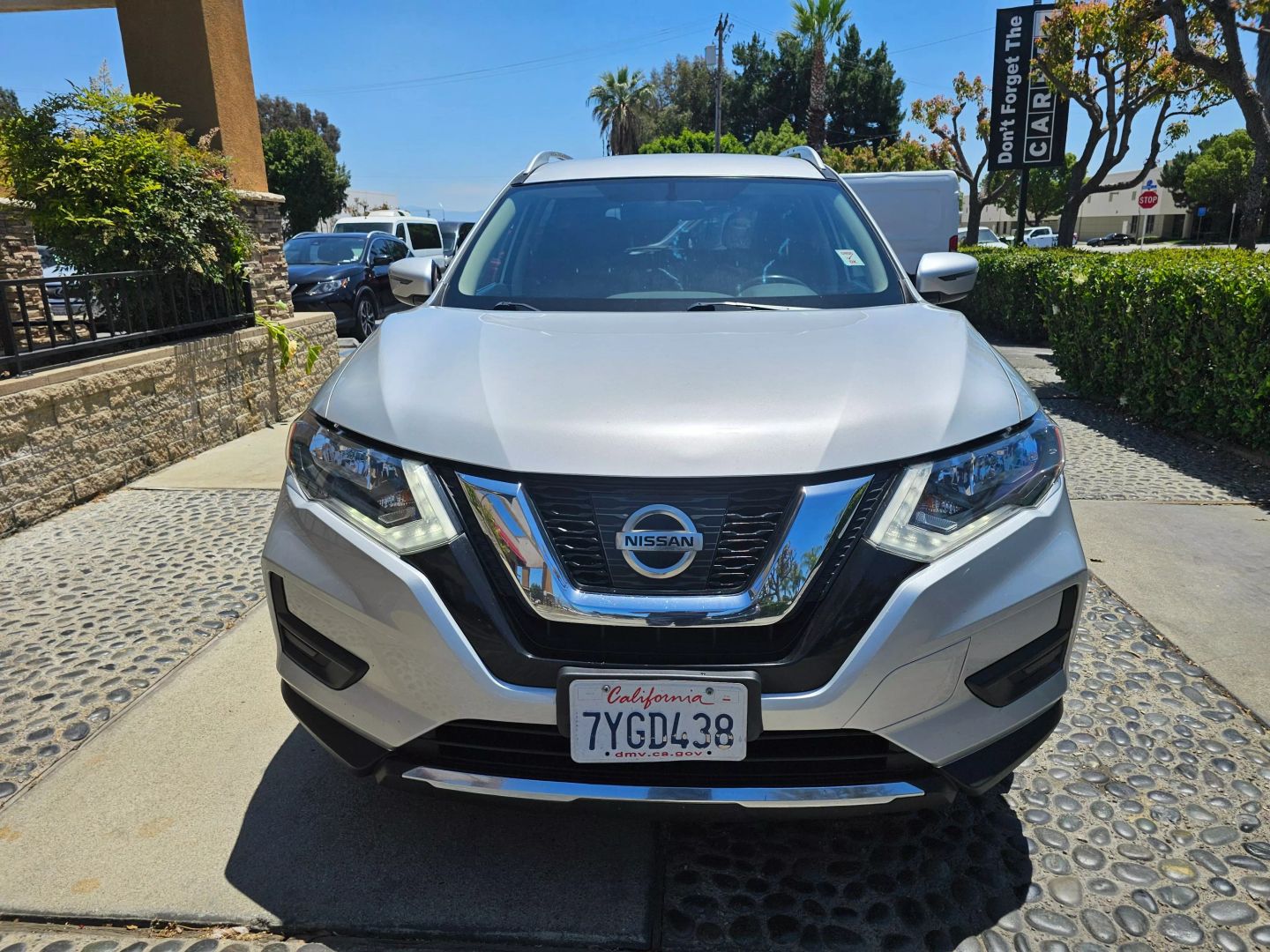 2017 Nissan Rogue SV photo 2