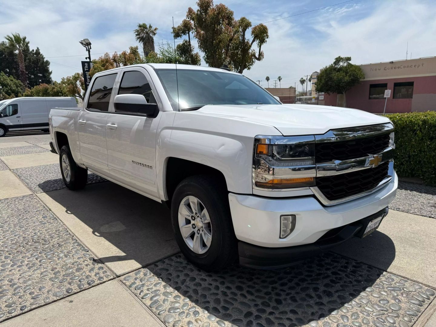 2018 Chevrolet Silverado 1500 LT photo 3