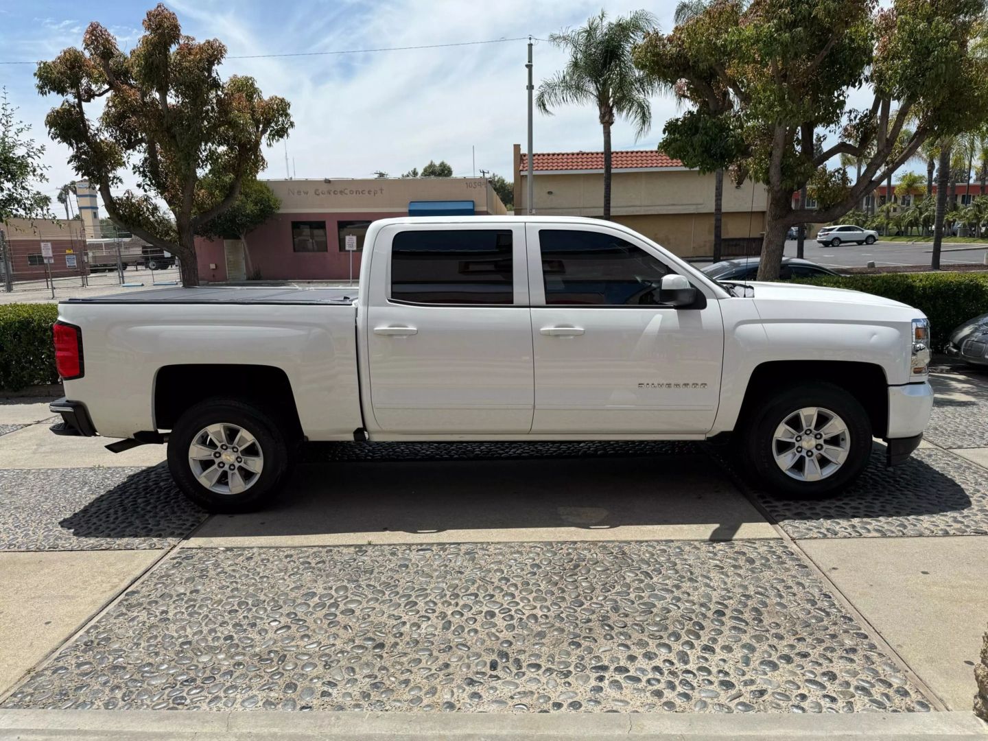 2018 Chevrolet Silverado 1500 LT photo 4