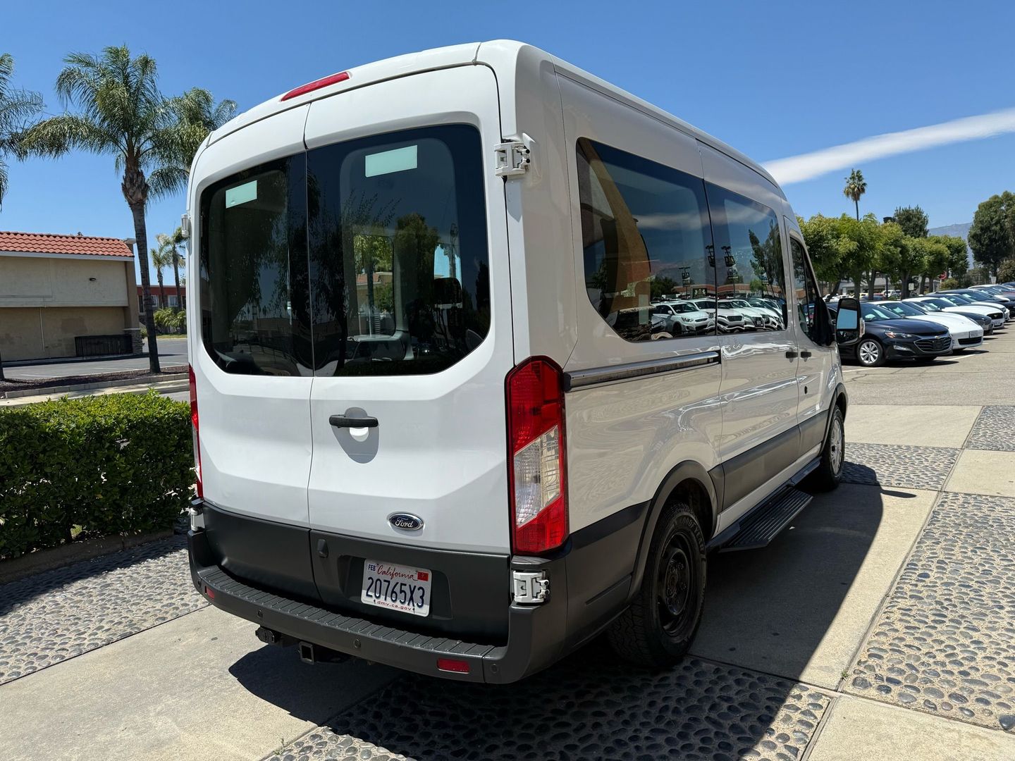 2017 Ford Transit XLT photo 3