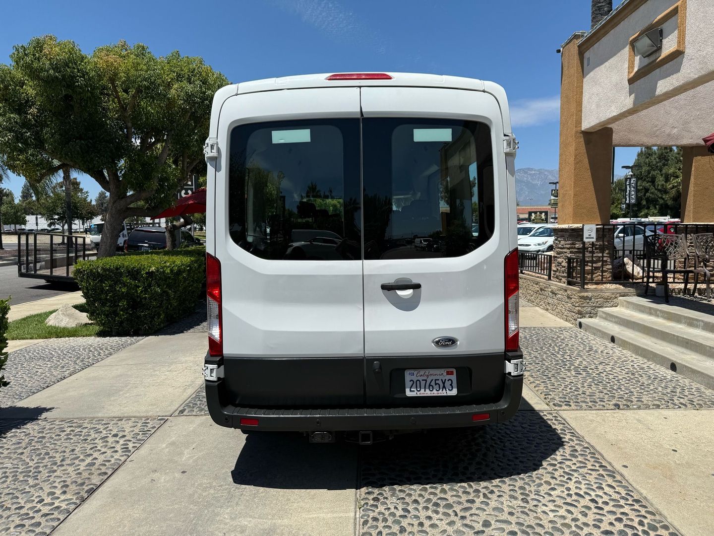 2017 Ford Transit XLT photo 4