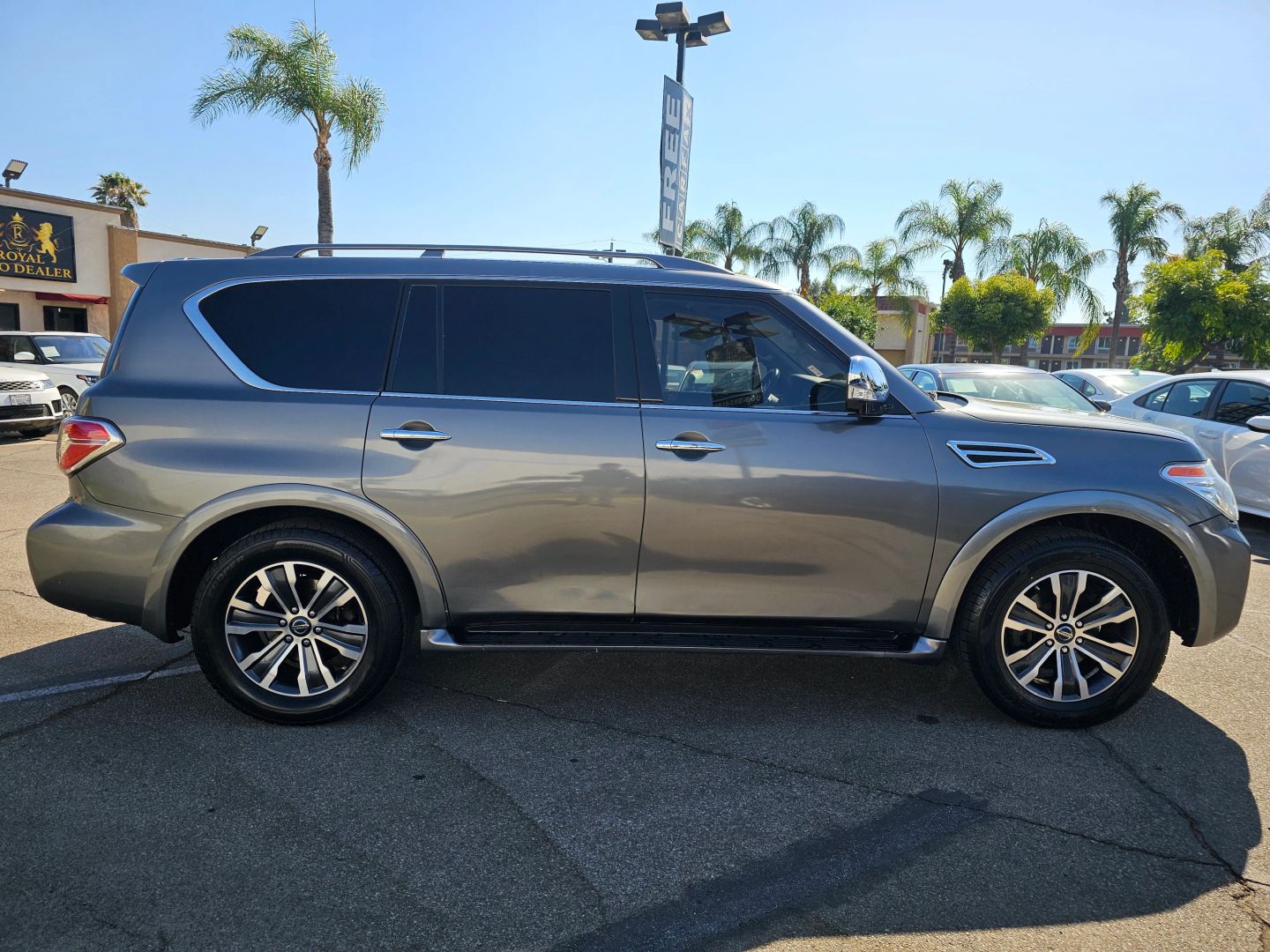 2020 Nissan Armada SL photo 4