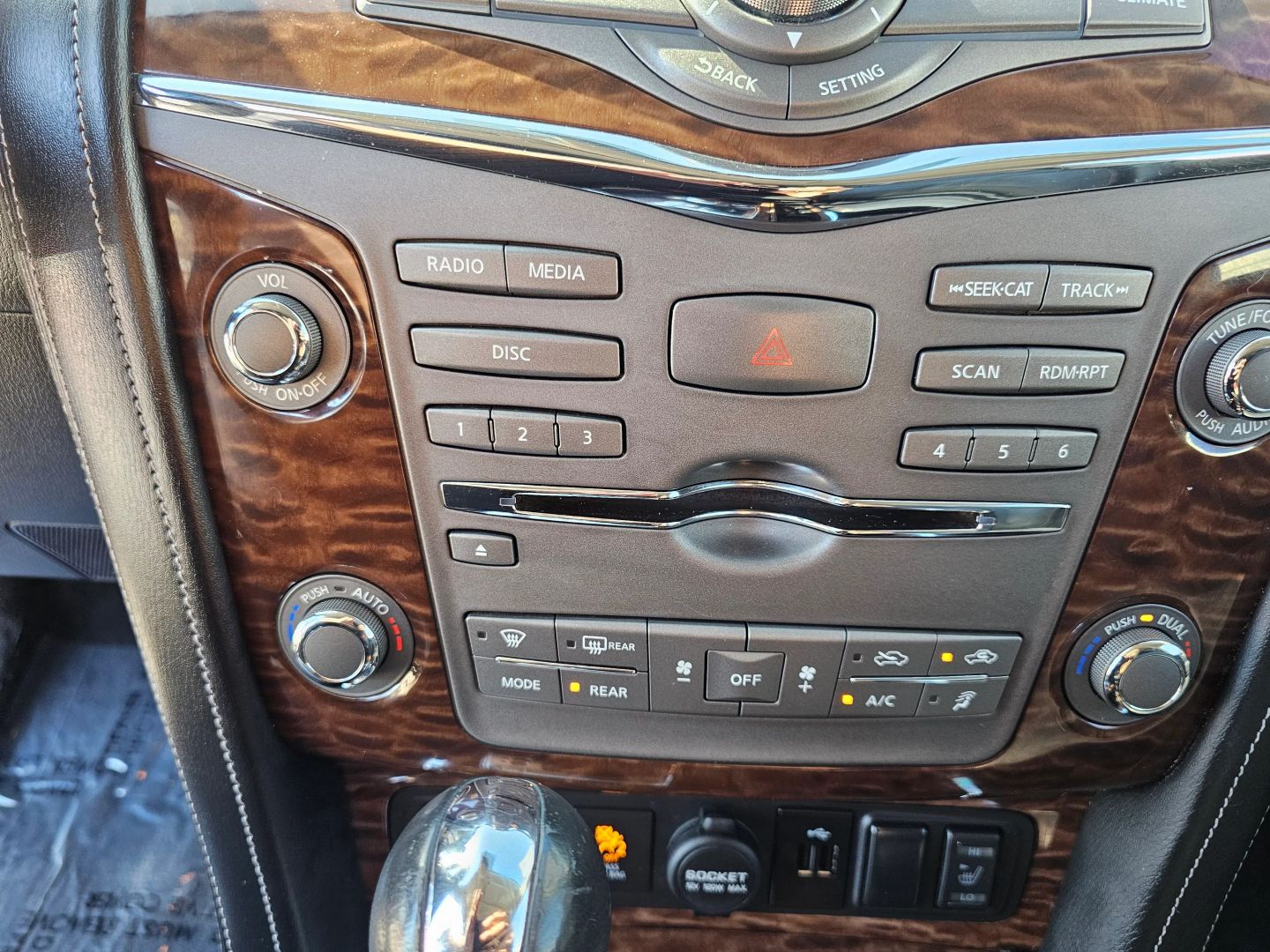 2020 Nissan Armada SL photo 13