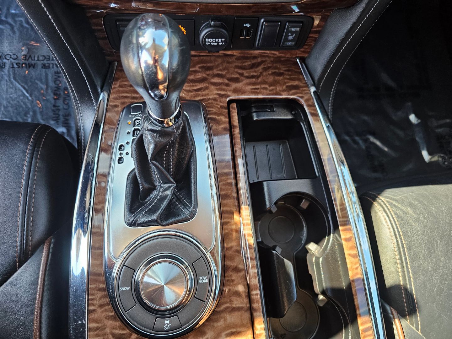 2020 Nissan Armada SL photo 14