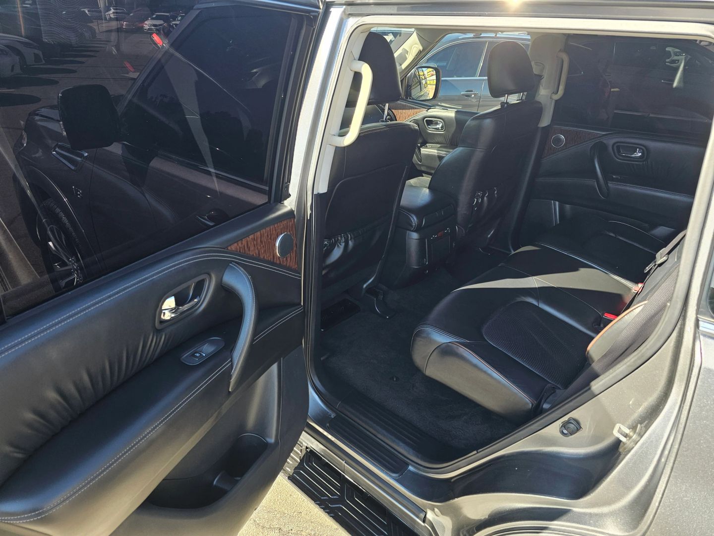 2020 Nissan Armada SL photo 17