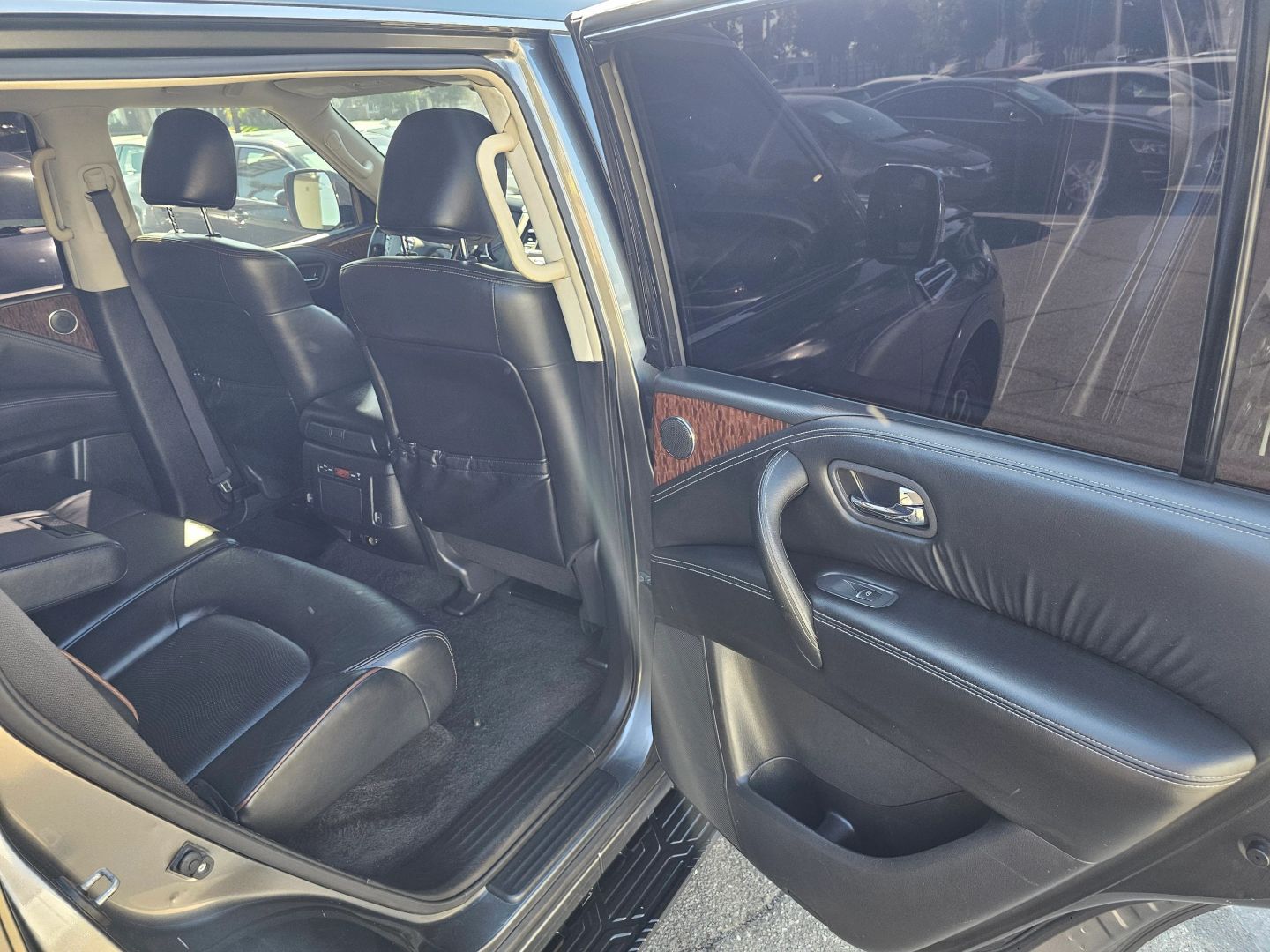 2020 Nissan Armada SL photo 23