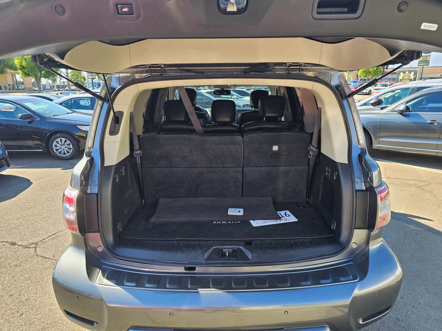 2020 Nissan Armada SL photo 26