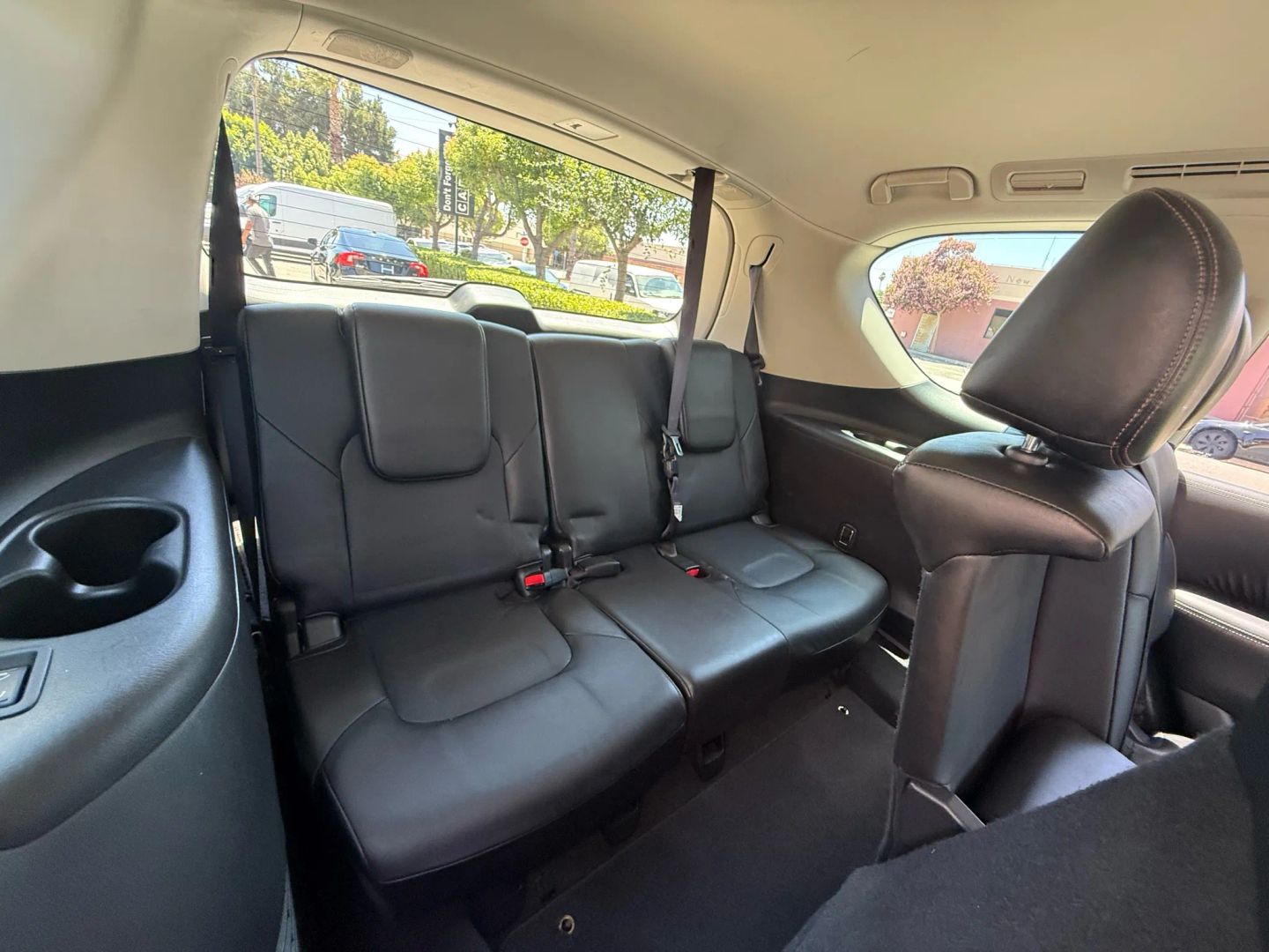 2018 Nissan Armada SL photo 21