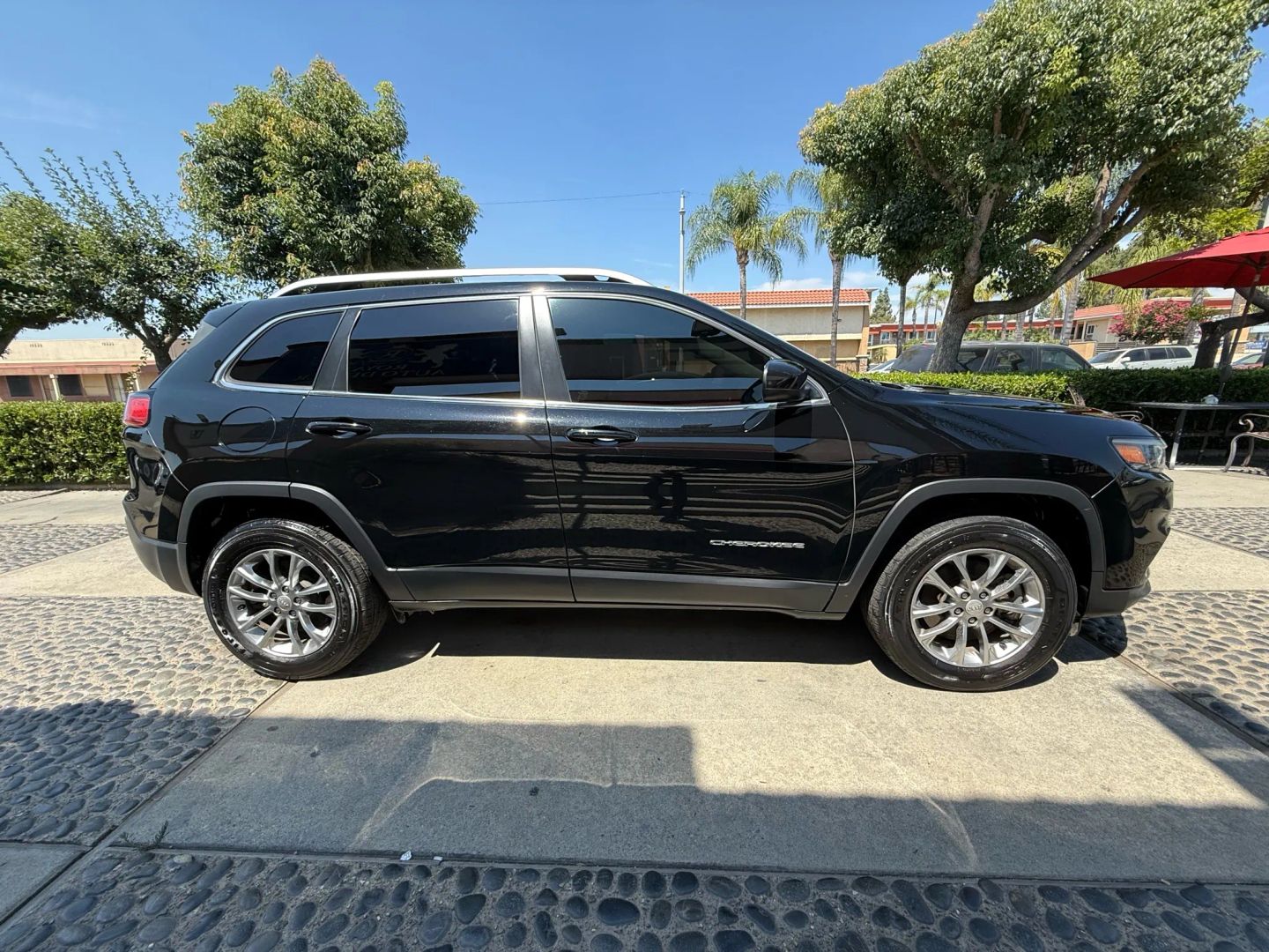 2019 Jeep Cherokee Latitude photo 2