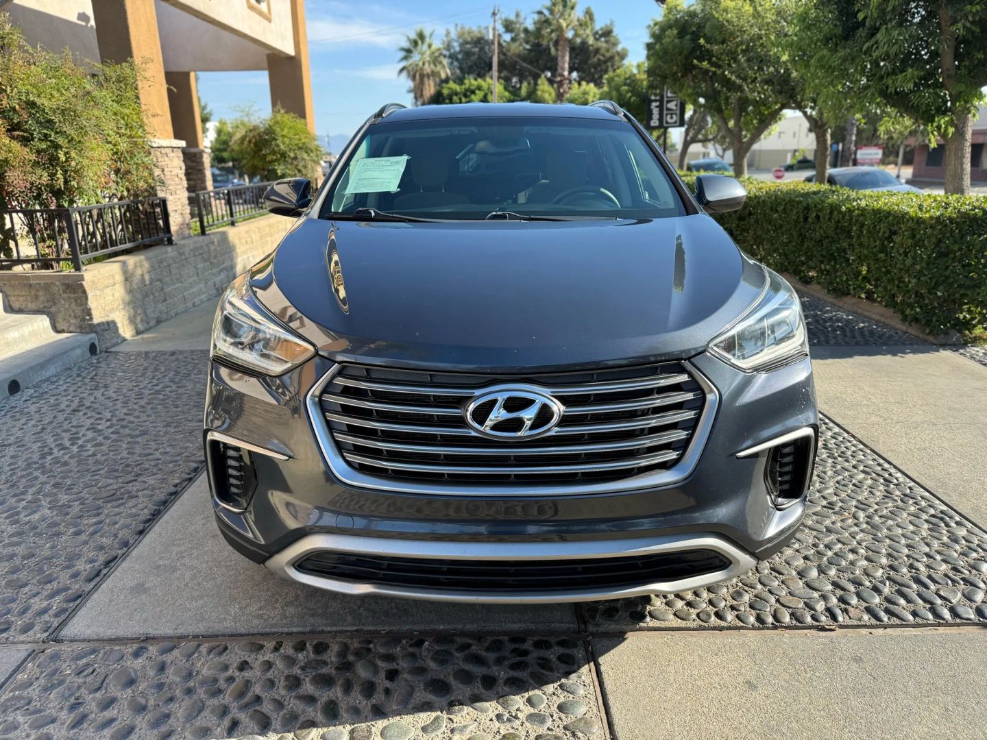 2017 Hyundai Santa Fe SE photo 2