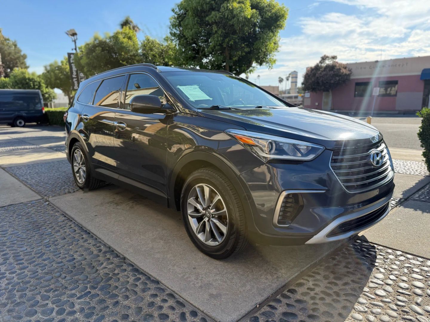 2017 Hyundai Santa Fe SE photo 3