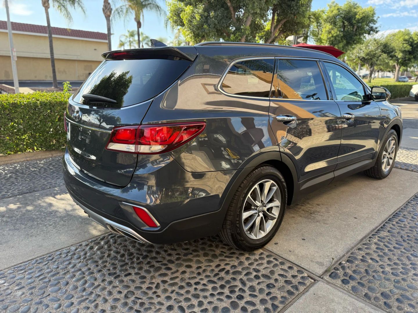 2017 Hyundai Santa Fe SE photo 5