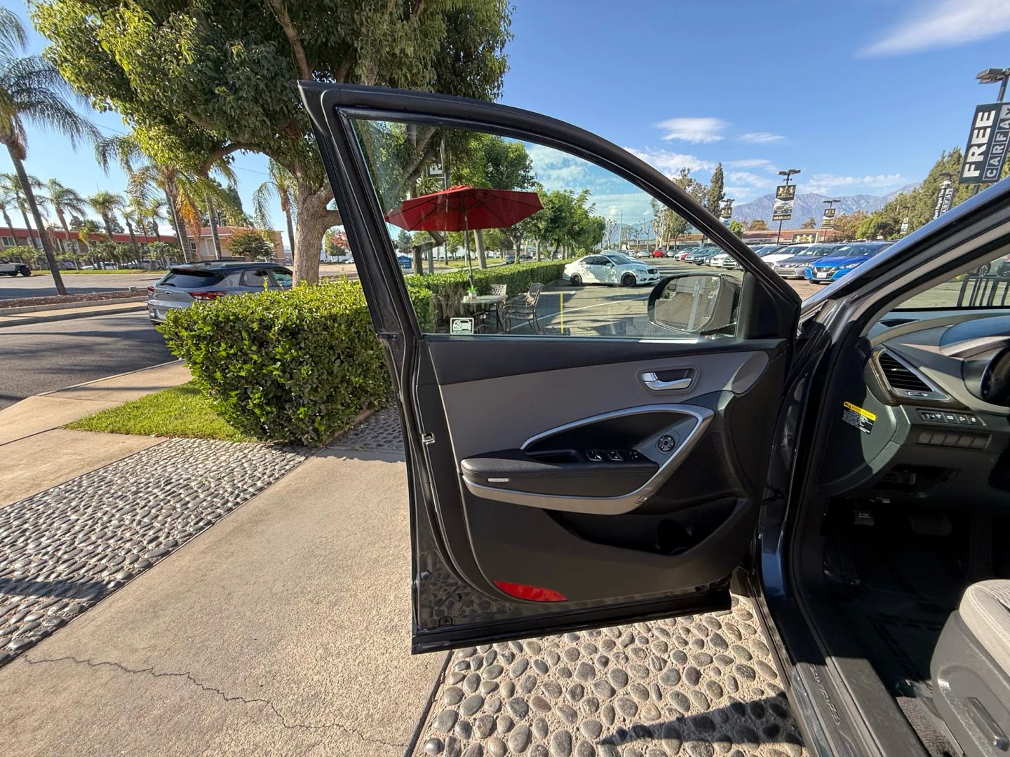 2017 Hyundai Santa Fe SE photo 9