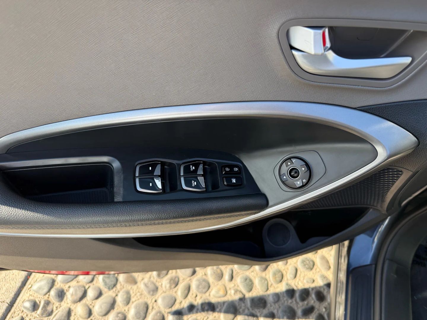 2017 Hyundai Santa Fe SE photo 10