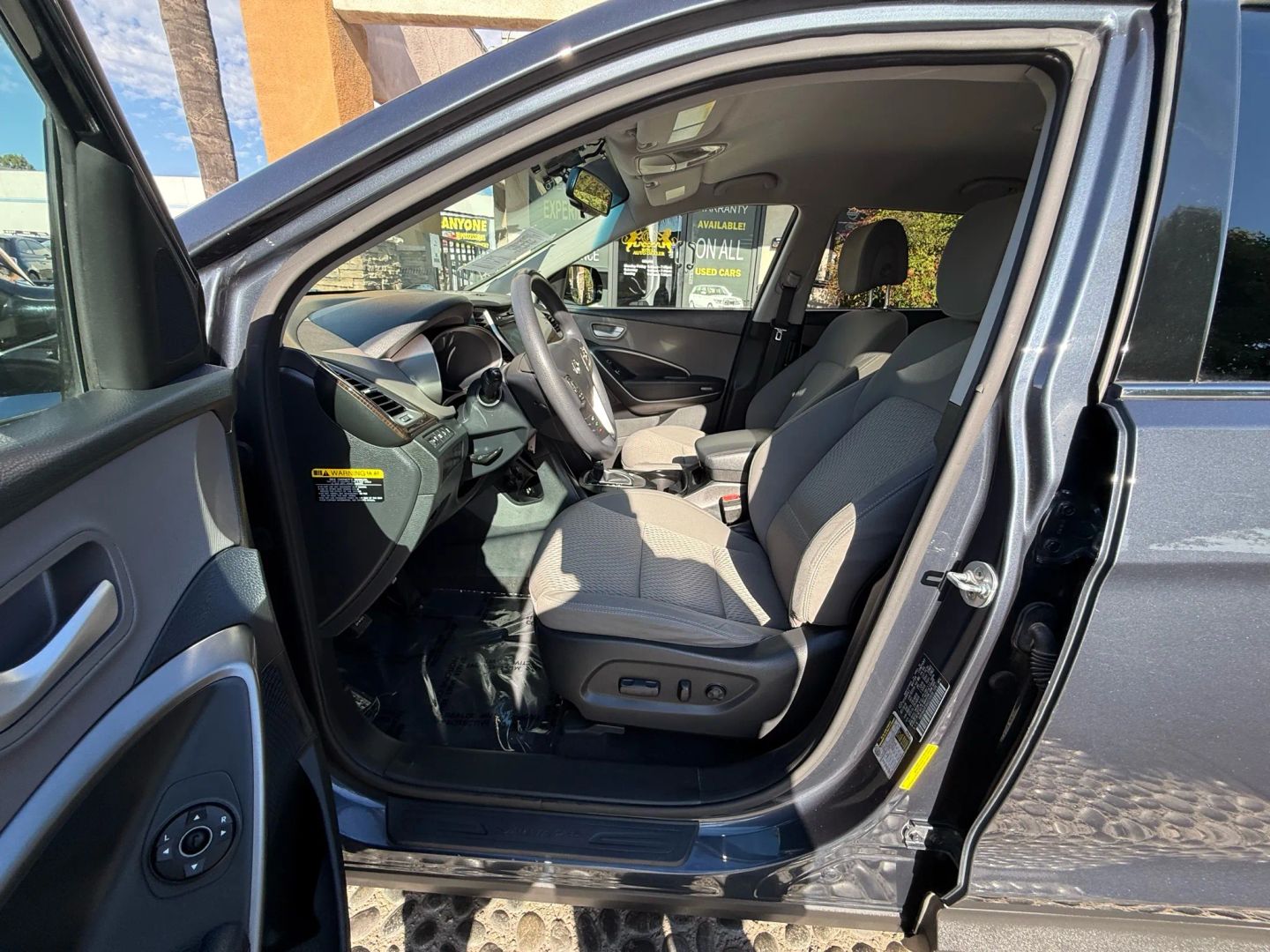 2017 Hyundai Santa Fe SE photo 11