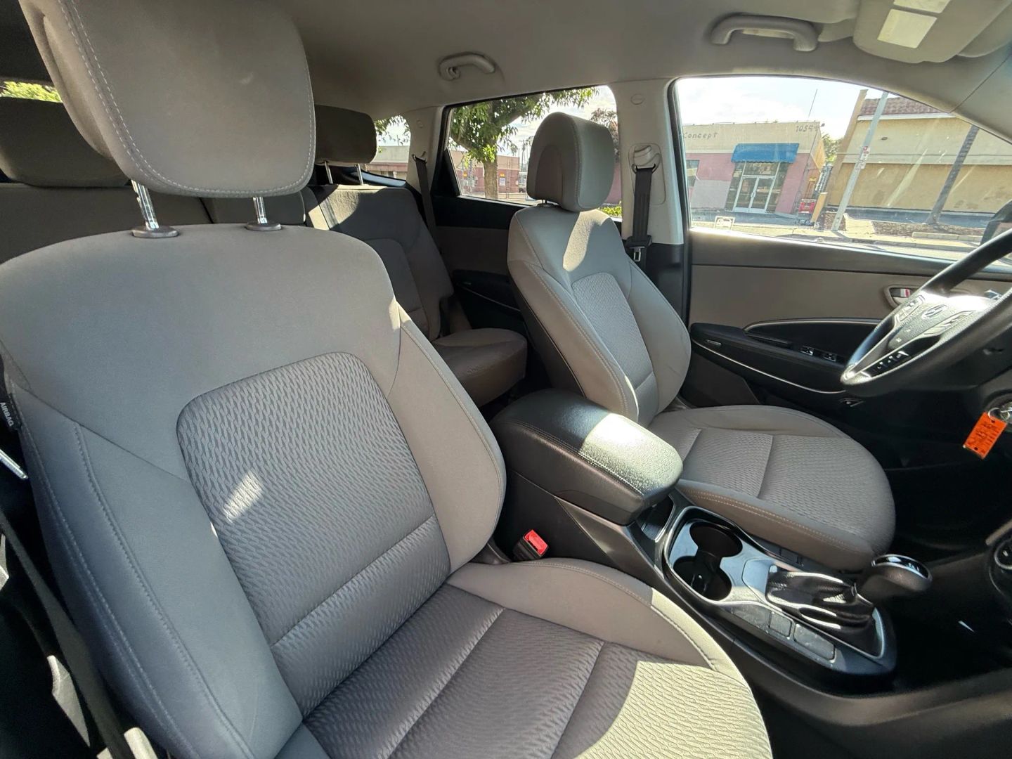 2017 Hyundai Santa Fe SE photo 21