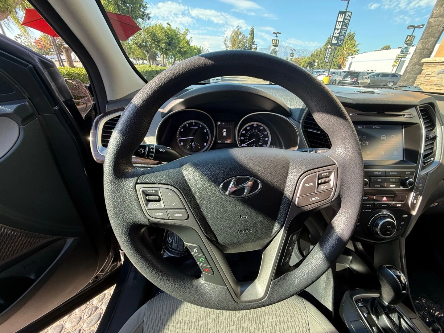 2017 Hyundai Santa Fe SE photo 27