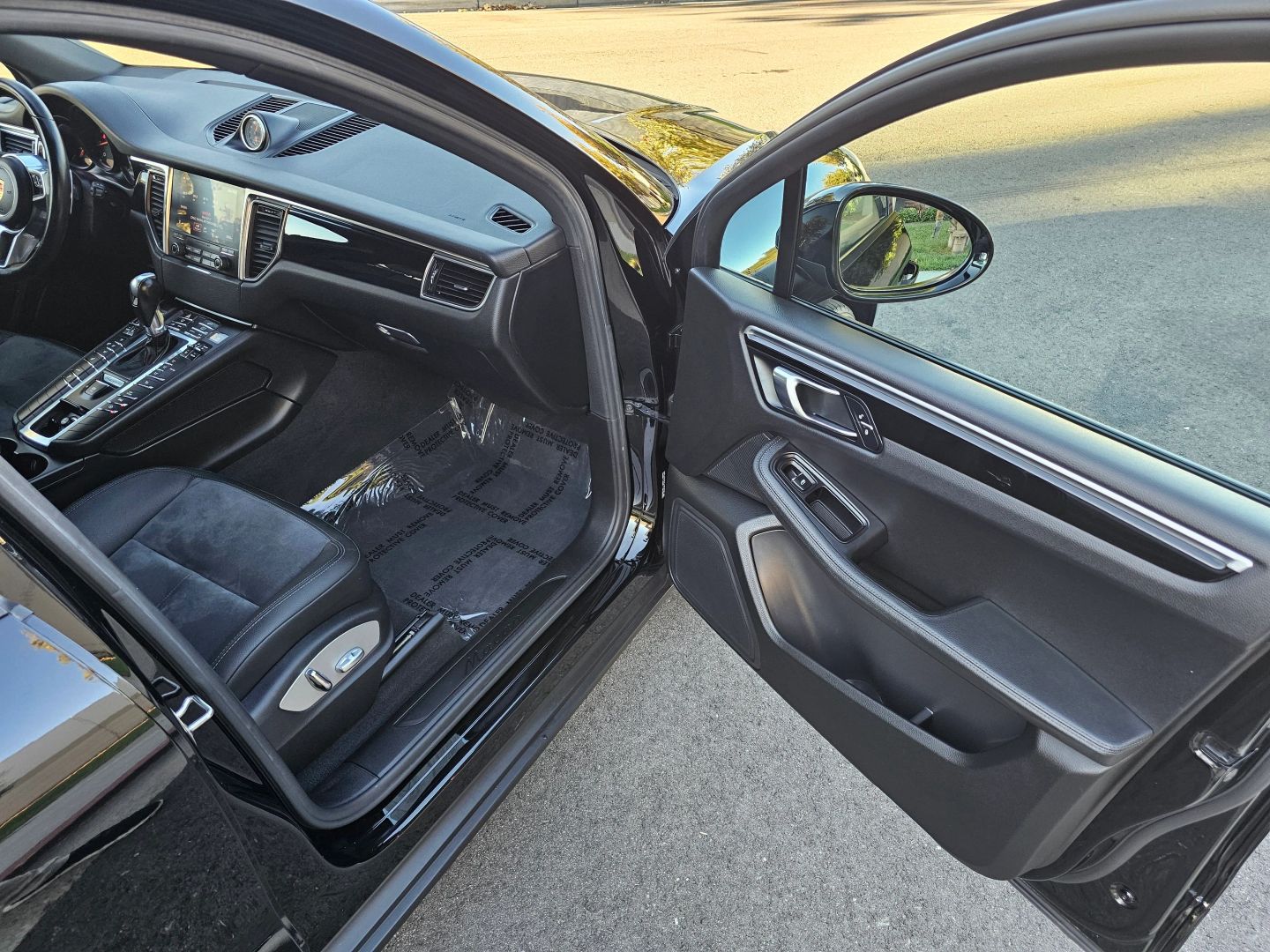 2018 Porsche Macan photo 23