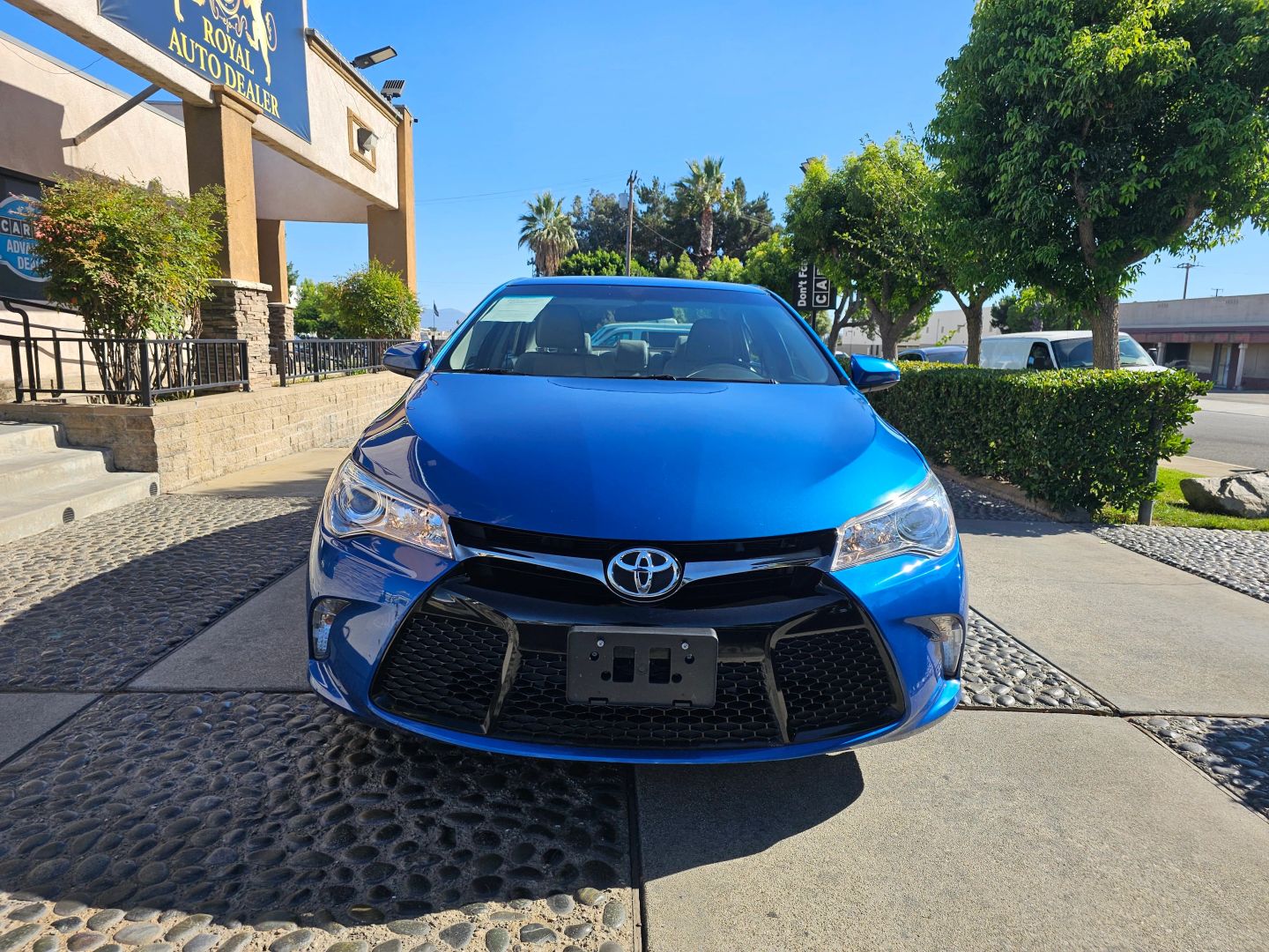 2017 Toyota Camry SE photo 2