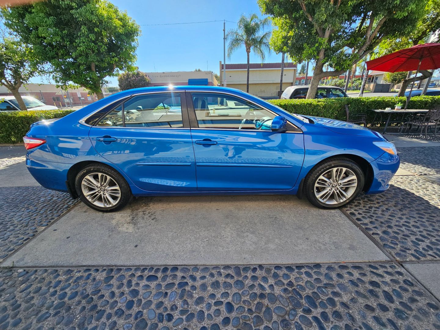 2017 Toyota Camry SE photo 4