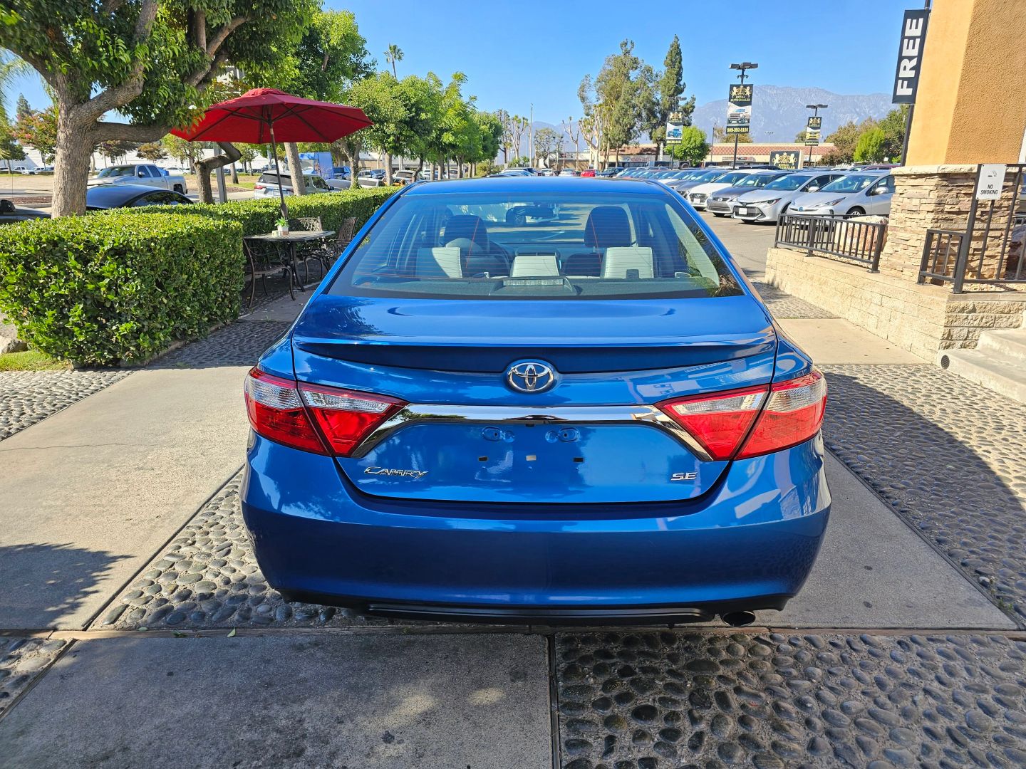 2017 Toyota Camry SE photo 6