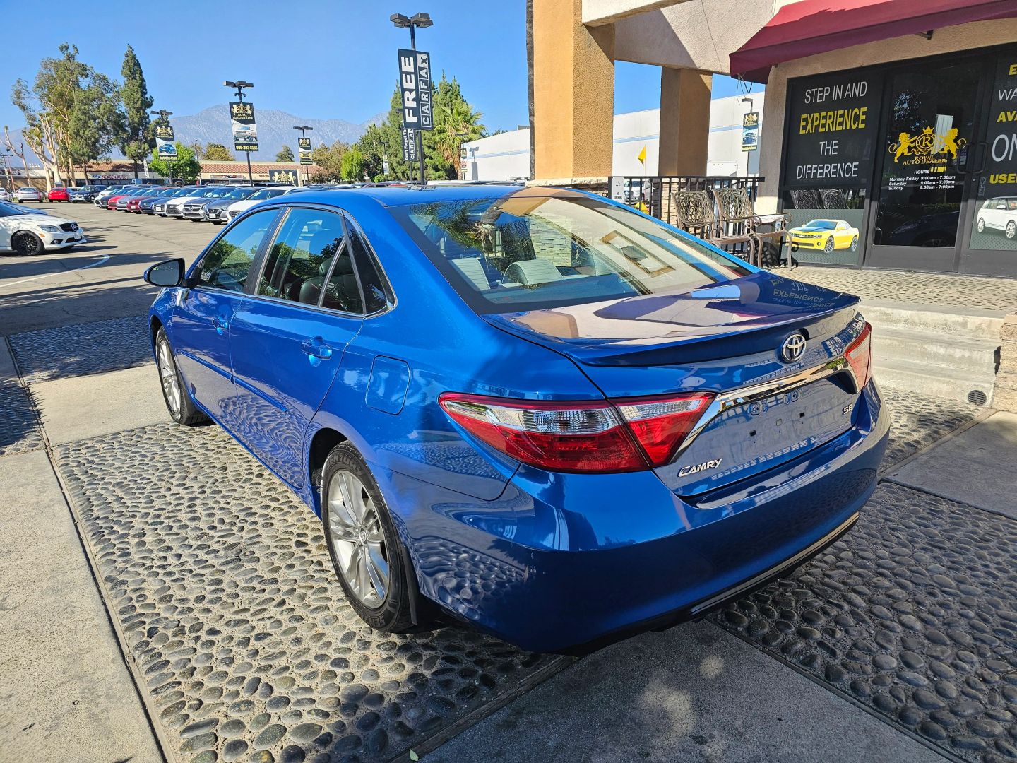 2017 Toyota Camry SE photo 7