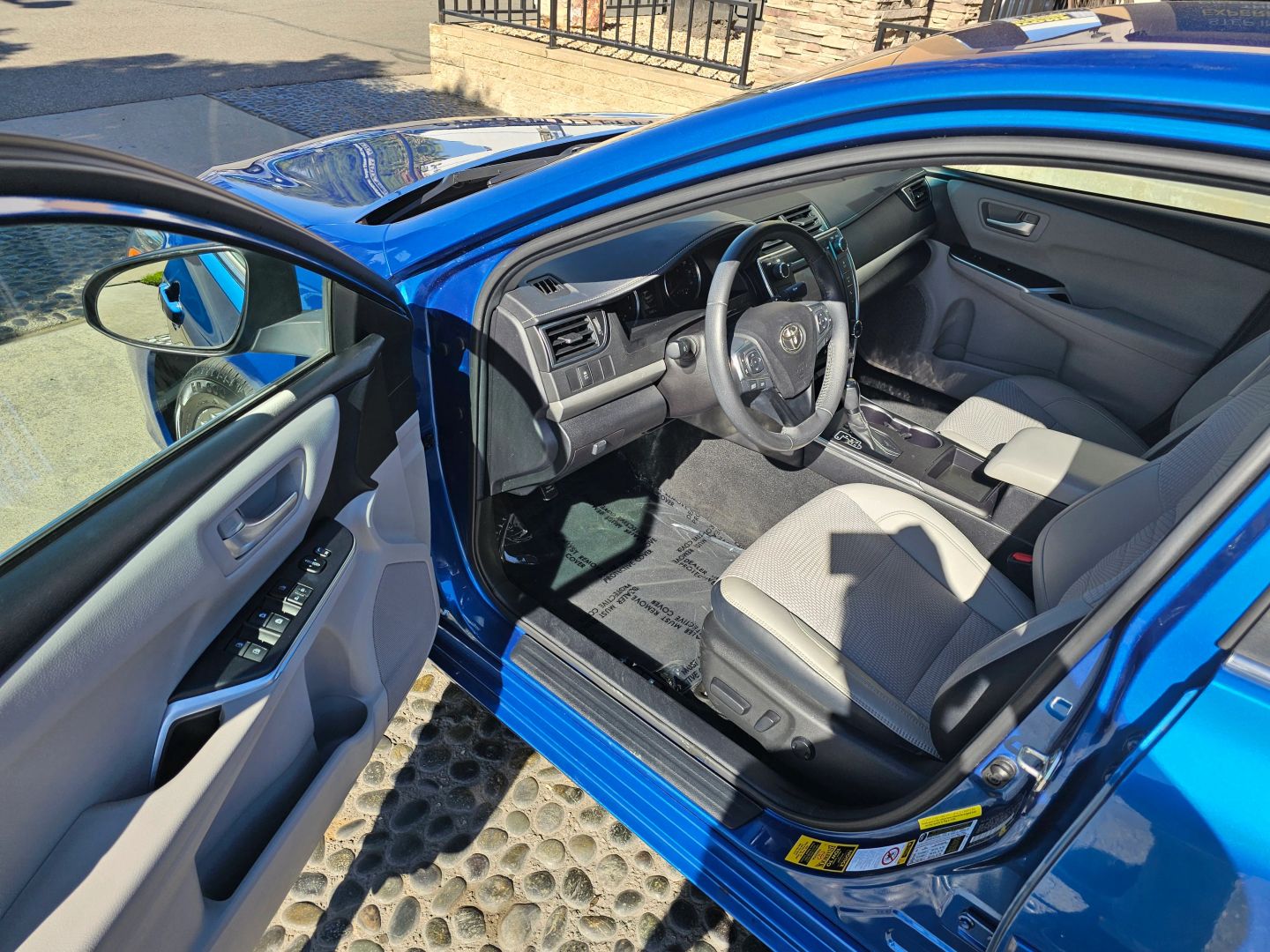2017 Toyota Camry SE photo 9
