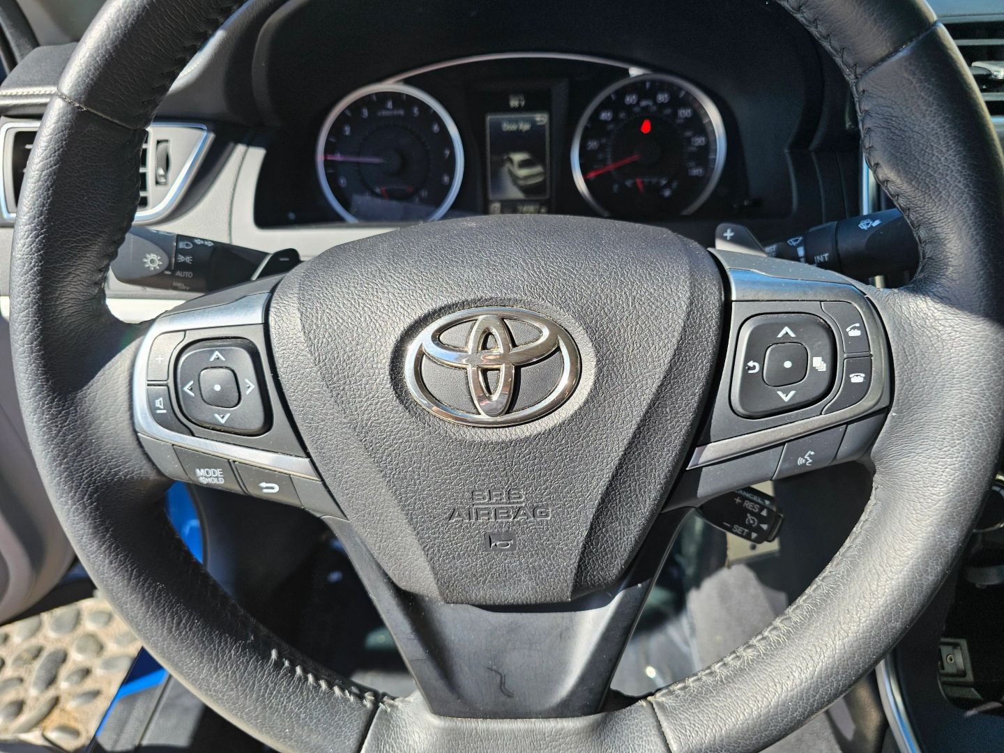 2017 Toyota Camry SE photo 11