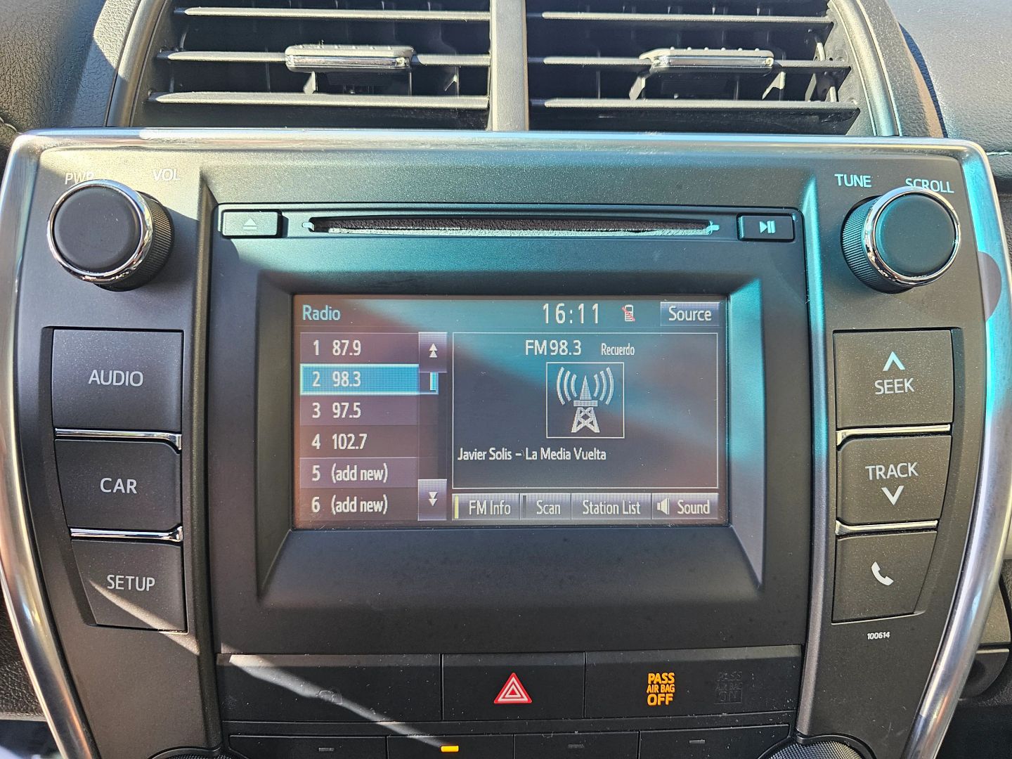 2017 Toyota Camry SE photo 12