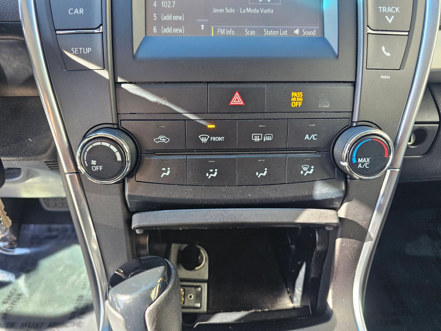 2017 Toyota Camry SE photo 13