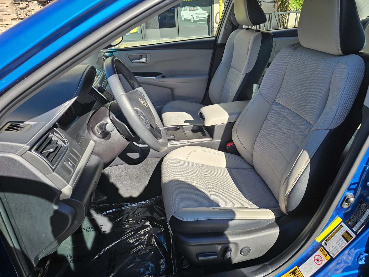 2017 Toyota Camry SE photo 15