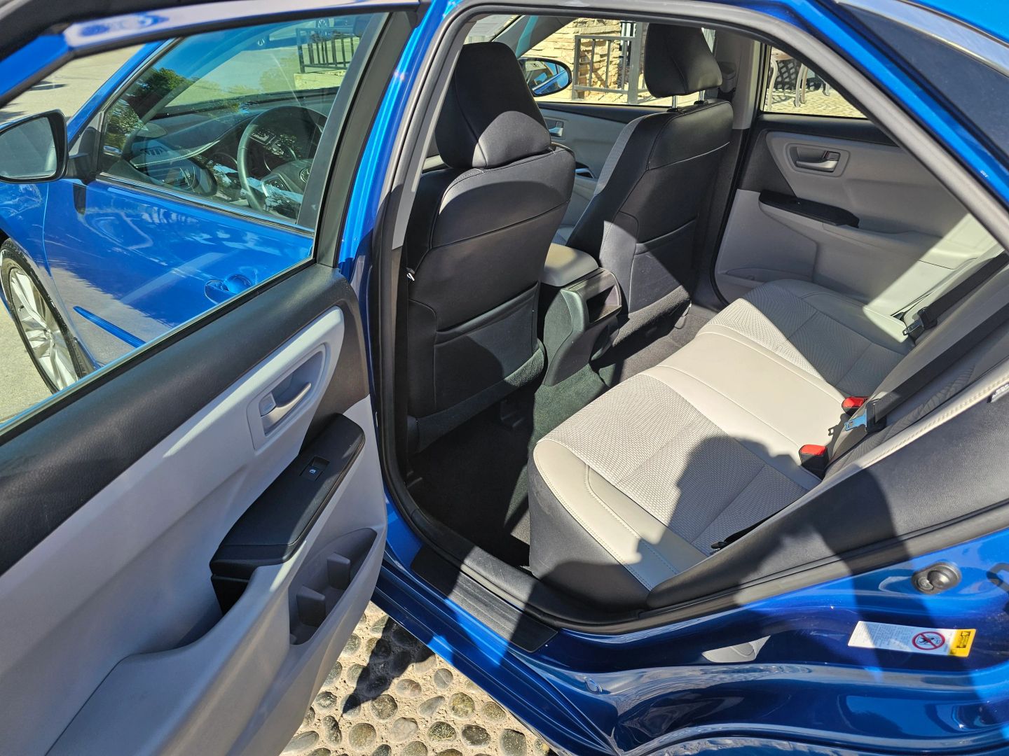 2017 Toyota Camry SE photo 16