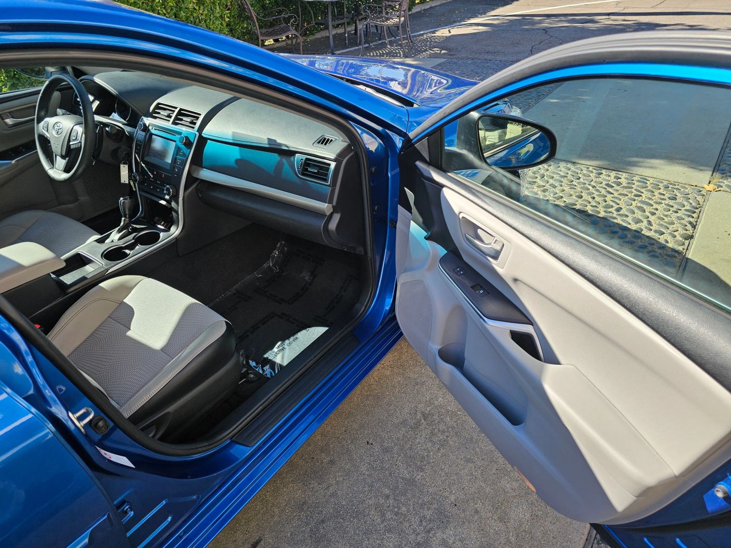 2017 Toyota Camry SE photo 18